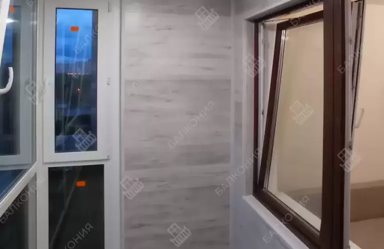 Отделка балкона с установкой теплого пола и остекление Рехау 70